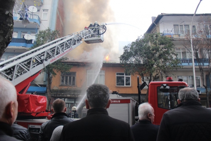 Afganistanlı Ailenin Yaşadığı Ev Alev Alev Yandı