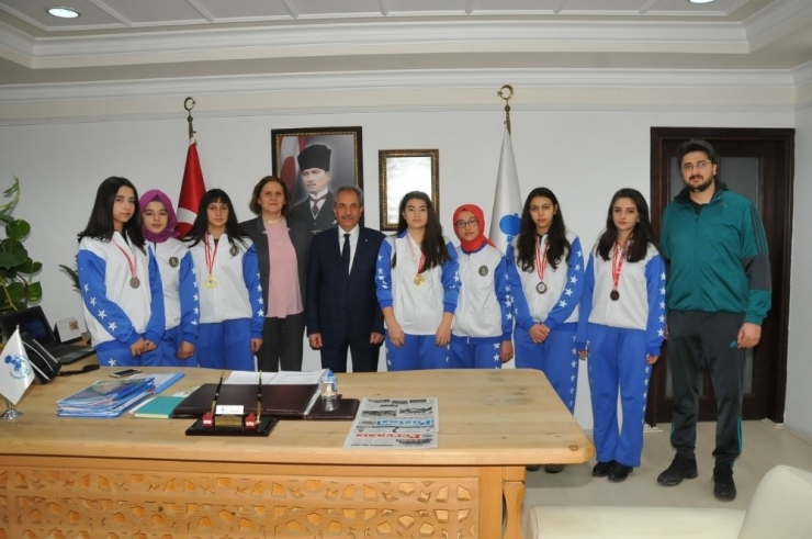 Başarılı Sporculardan Başkan Akkaya’ya Ziyaret