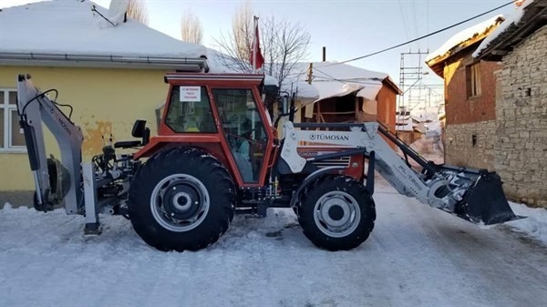 Köylülerin Kurduğu Kooperatife Traktör Desteği