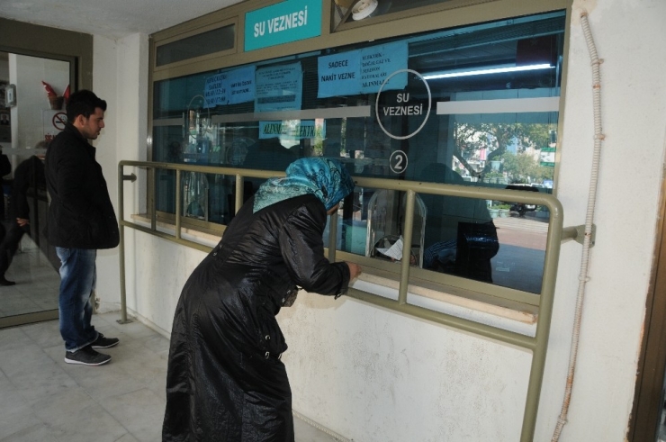 Büyükşehirin Eski Binasındaki Vezne Taşındı