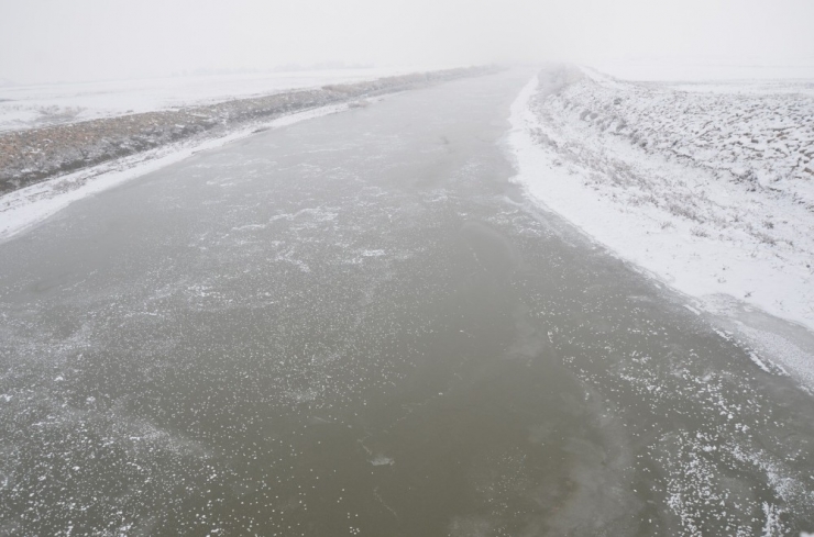Muş’ta Karasu Nehri Dondu