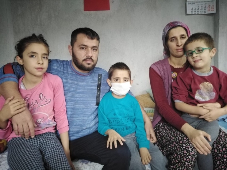 Küçük Ökkeş’in Karnesini Öğretmeni Evine Getirdi