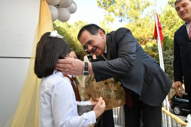 Başkan Demir, Öğrencilerin Karne Heyecanına Ortak Oldu