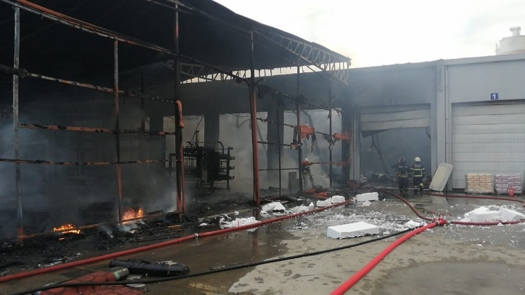 Samsun’da Fabrika Yangını Kontrol Altına Alındı