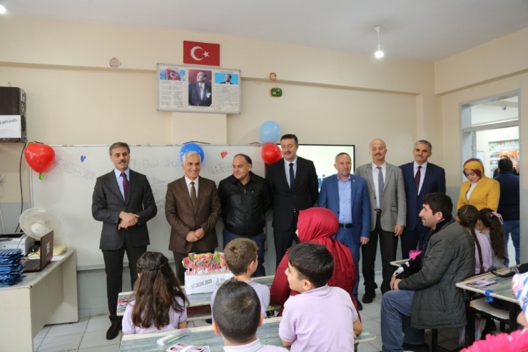 Başkan Alemdar Miniklerin Karne Heyecanına Ortak Oldu