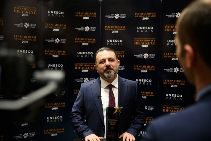 Paris’ten Sincan Belediyesine Ödül