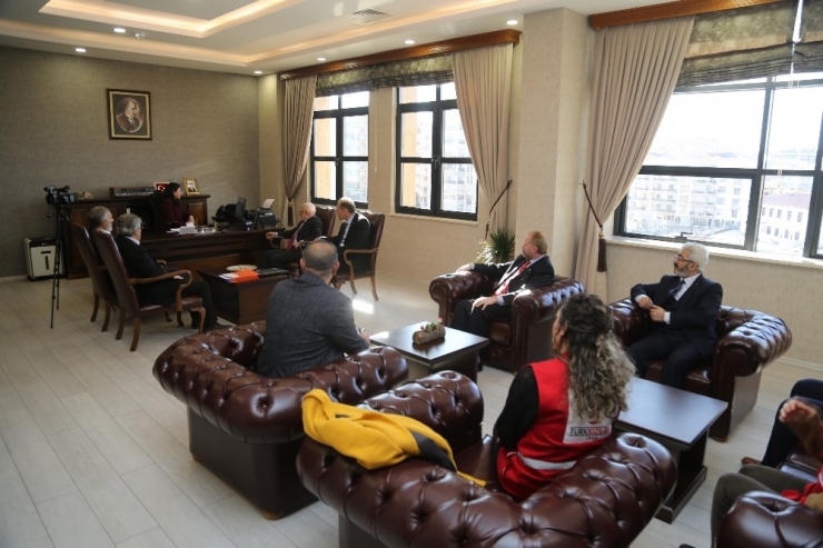 Çocuğunun Sünneti İçin Biriktirdiği 8 Bin Lirayı İdlib’e Bağışladı