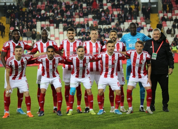 Sivasspor İki Eksikle İstanbul’a Gidiyor