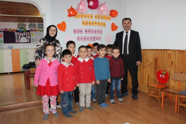 Tosya’da Karnesini Alan 6 Bin 350 Öğrenci Tatile Girdi