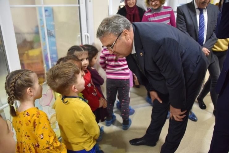 Başkan Çerçi Miniklerin Karne Heyecanına Ortak Oldu