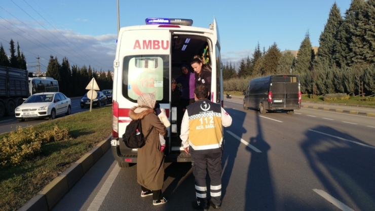 Otomobile Çarpıp Refüje Çıktı: 1 Yaralı