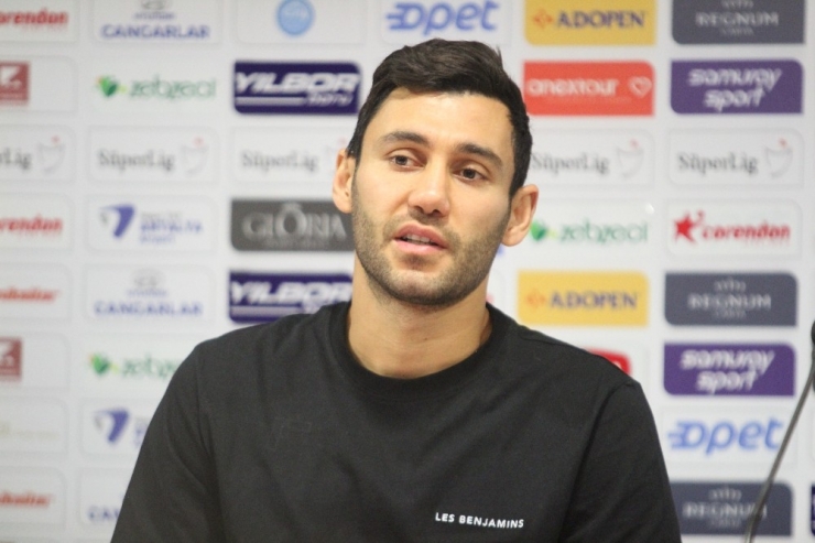 Veysel Sarı, Antalyaspor’a İmzayı Attı