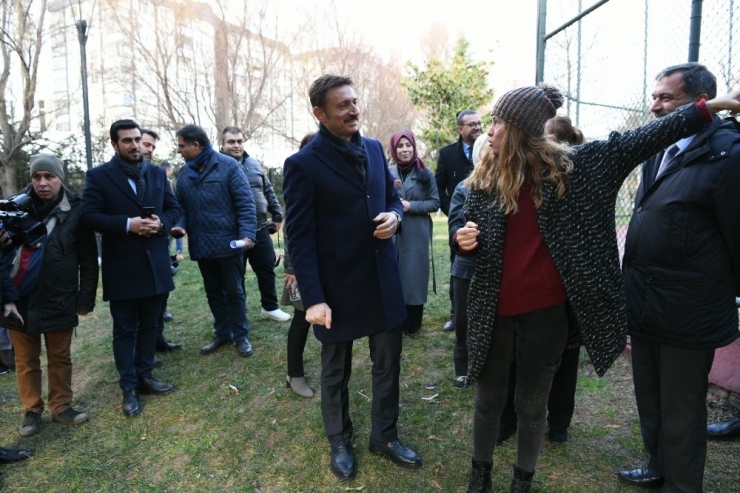 Sokak Hayvanlarına Yuva Ve Mama Kabı Desteği