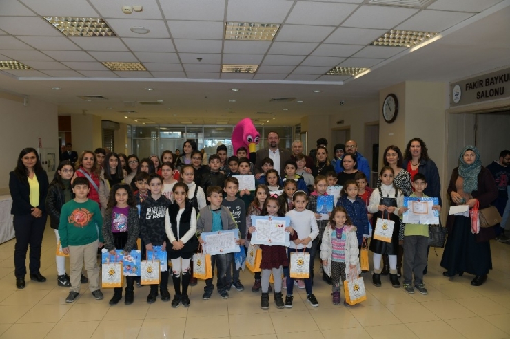 Çiğlili Çocuklar Tatile Eğlenerek Girdi