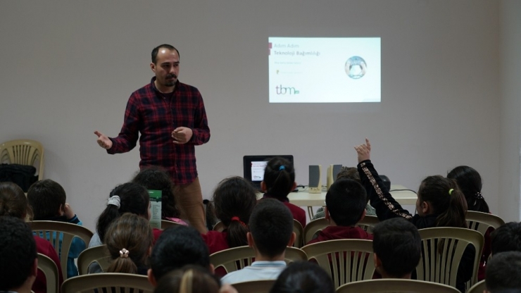 Öğrenci Ve Eğitmenlere ‘Teknoloji Bağımlılığı’ Anlatıldı