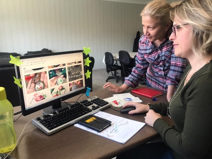 El Emeği Göz Nuru Ürünlerini Sosyal Medyadan Satıp Aile Ekonomilerine Katkı Sağlıyorlar