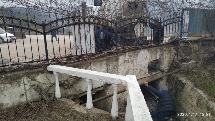 Ani Yağışlara Karşı Mehfez Ve Kanallar Temizleniyor