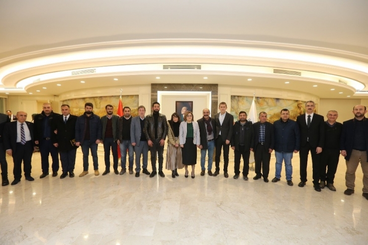 Büyükşehir, Atatürk Bulvarı Ve İstasyon Caddesi İçin Kolları Sıvadı