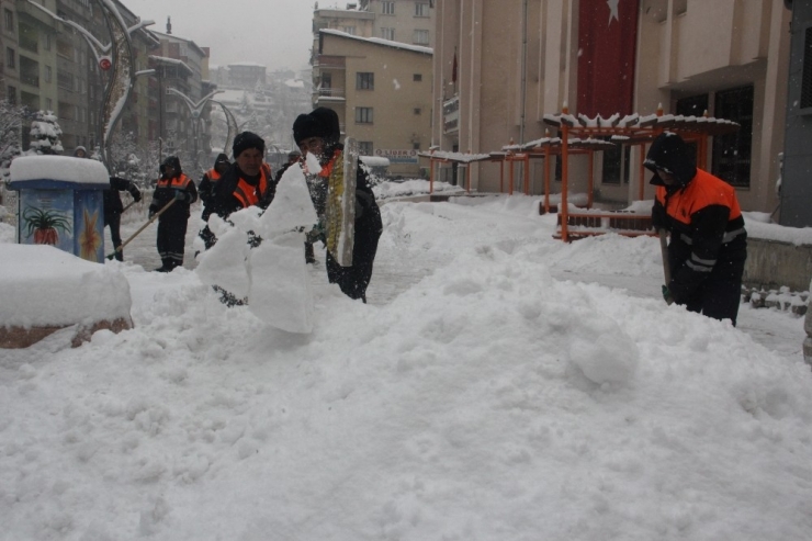 Hakkari’de 37 Köy Ve 104 Mezra Yolu Ulaşıma Kapandı