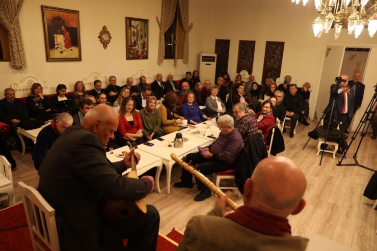 İlkadım’da Şiir Gecesinde Aşıklar Atıştı