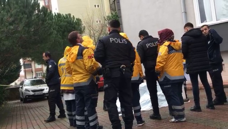 Kartal’da Binanın 9. Katından Atlayan Genç Hayatını Kaybetti