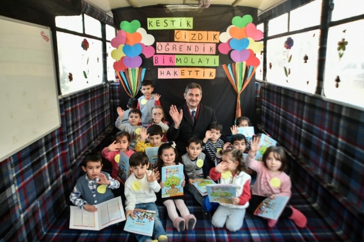 Mobil Okul Öğrencileri Karne Heyecanı Yaşadı