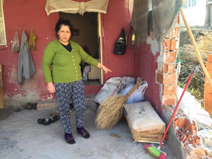 Kontrolden Çıkan Araç Bahçe Duvarına Çarptı