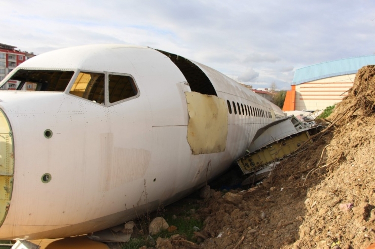 Pistten Çıkan Uçağın Trabzon Dışına Satışına Başkan Bıyık’tan Veto