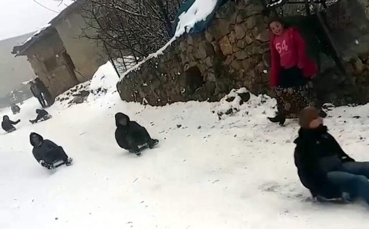 Bu Da Bidonlu Kızak