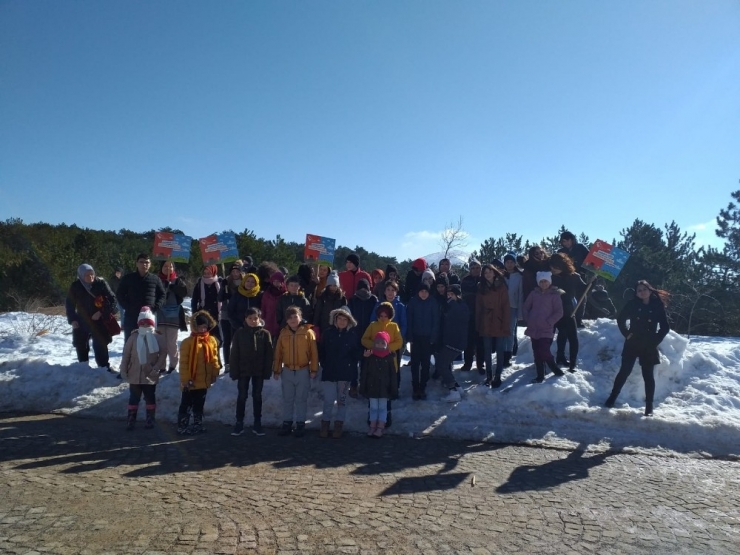 Soma Kaymakamlığından Şehit Çocuklarına Karne Hediyesi