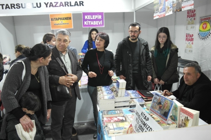 Tarsuslu Yazar Üresin, Kitabını Sokak Hayvanları İçin Bağışladı