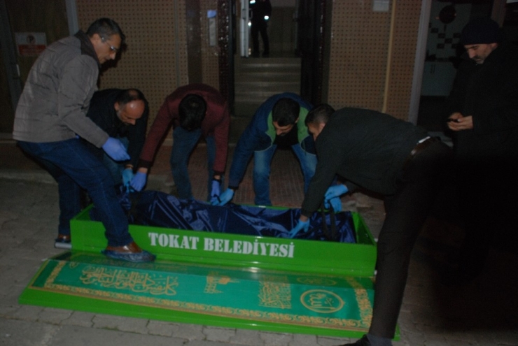 Çocuğunu Bıçakladıktan Sonra Canına Kıydı