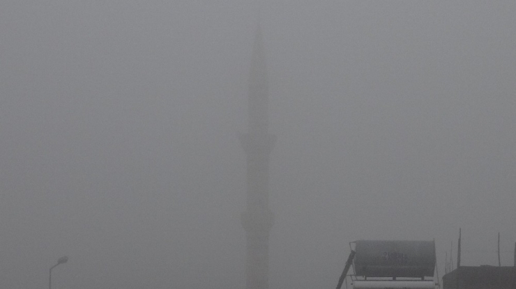 Gercüş’te Yoğun Sis Hayatı Durma Noktasına Getirdi