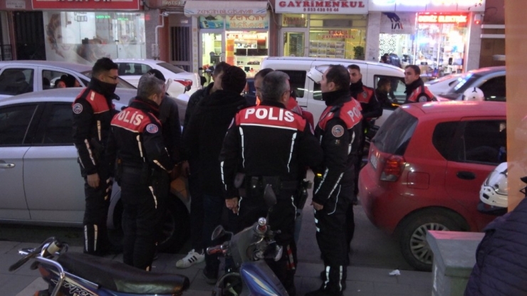 ‘Arkadaşımı Arayacağım’ Diyerek Tanımadığı Şahsın Telefonunu Alıp Kaçtı