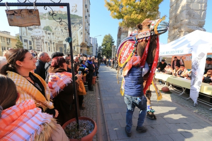 Develer Podyuma Çıktı