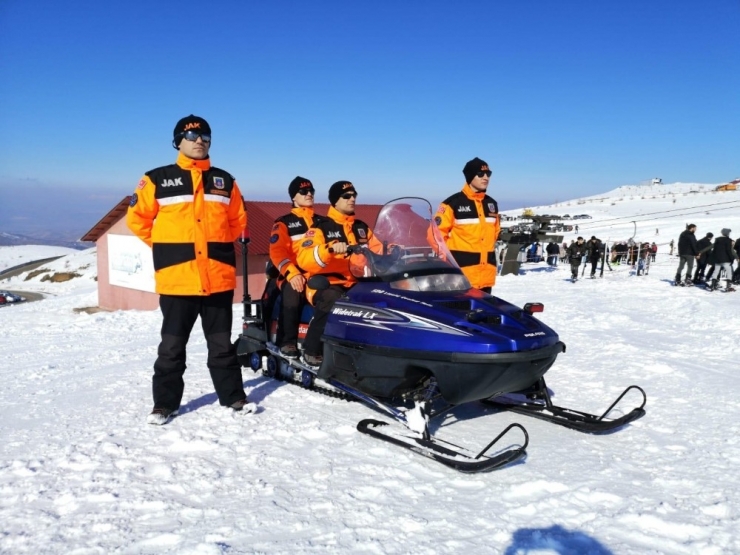 Jak Timi Kayak Merkezinde Görevde