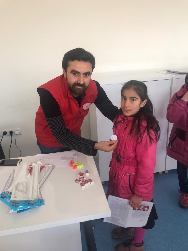 Karnesini Alan Gençlik Merkezine Koştu