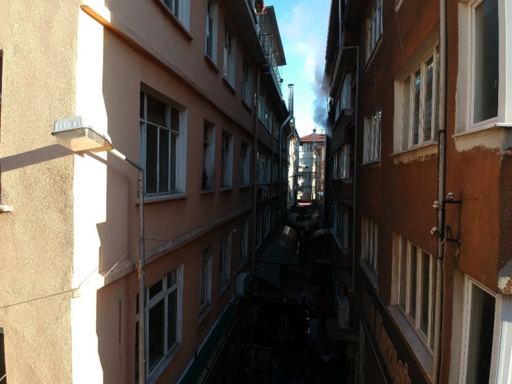 Isparta’daki Korkutan Yangında İtfaiye Dar Sokağa Giremedi, Zor Anlar Yaşandı