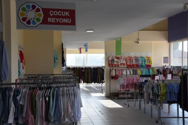 Kocasinan’ın Sosyal Marketi, Mağaza Konforunda Alışveriş Keyfi Yaşatıyor