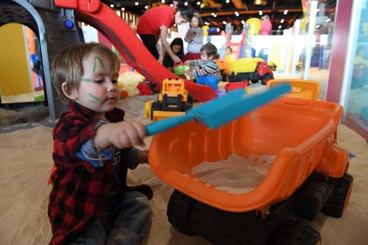 Konyaaltı Belediyesi Çocuk Festivali Başladı