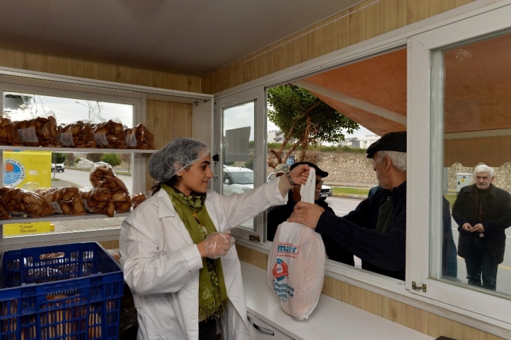 Mersin’de Halk Ekmek Büfeleri Kadınlara Emanet