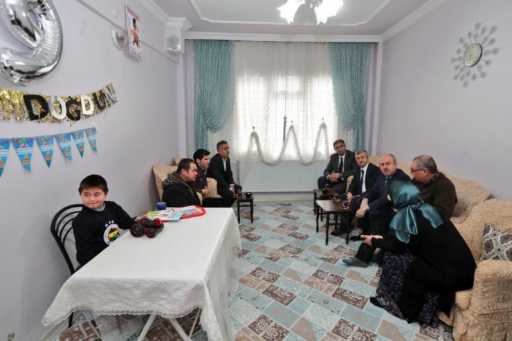 Karnesini Doğum Gününde Aldı