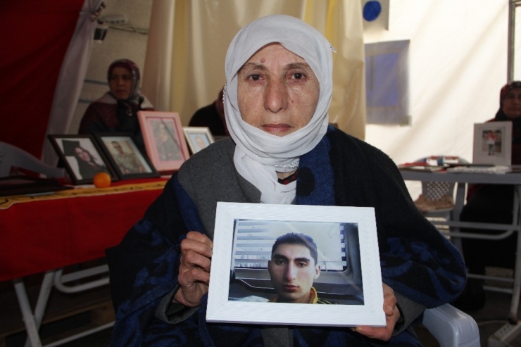 Hdp Önündeki Ailelerin Evlat Nöbeti 139’uncu Gününde