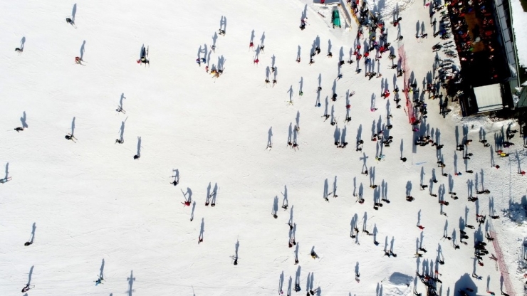 Tatilciler Yarıyılda Uludağ’a Akın Etti