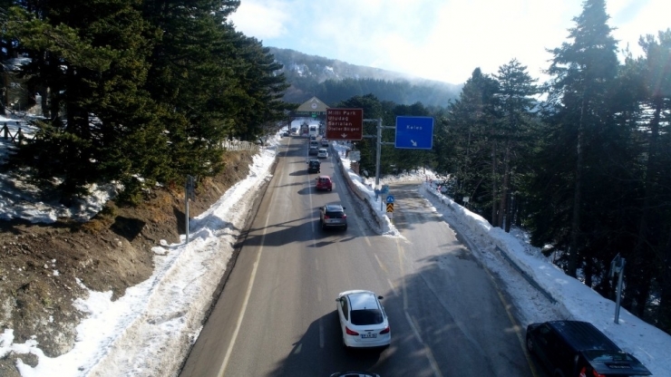 Karayolunda 2 Kilometre, Teleferikte İse Metrelerce Uludağ Kuyruğu