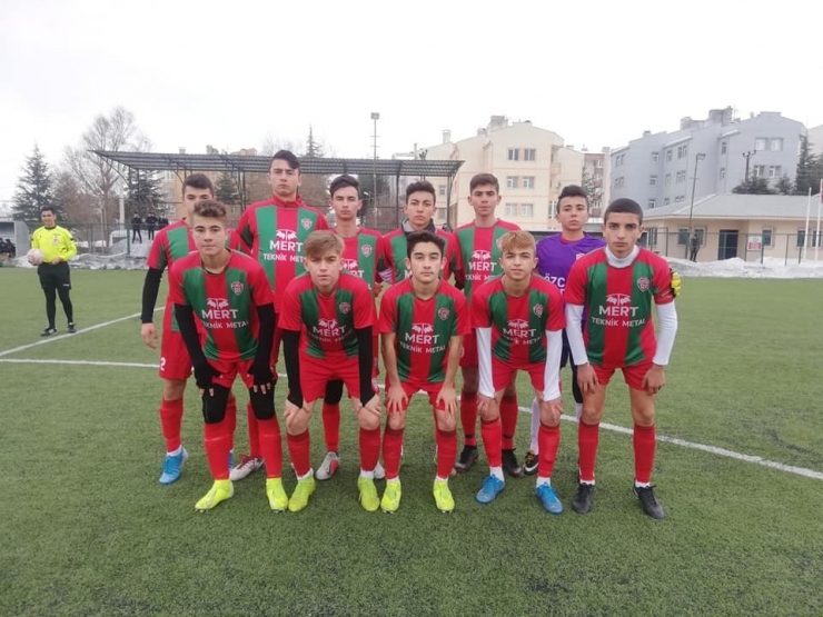 1308 Osmaneli Belediye Spor U16 Takımı Liderliğe Yükseldi