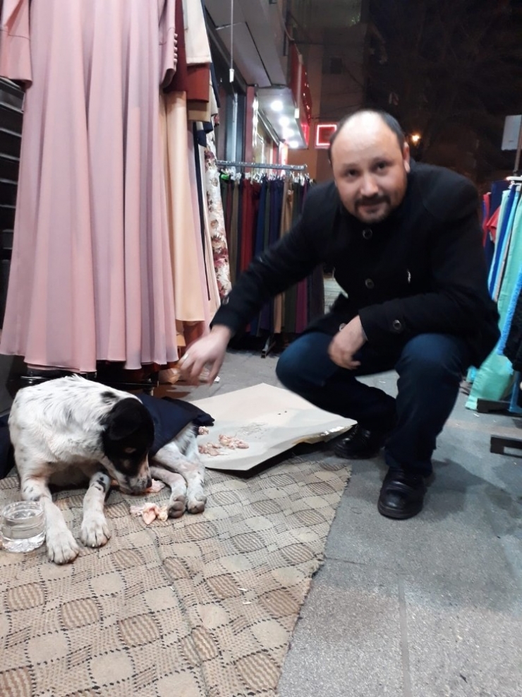 İstanbul’da Esnaftan Yürekleri Isıtan Görüntü