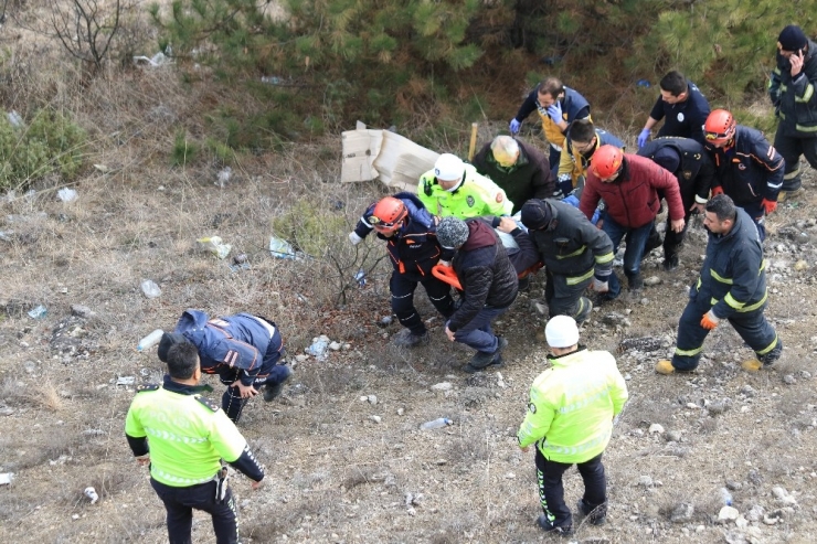 Otomobille 100 Metreden Kanyona Uçtu