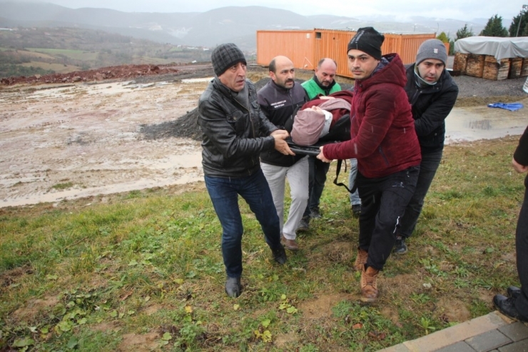 İzmit’te Kontrolden Çıkan Otomobil Şarampole Devrildi: 1 Yaralı