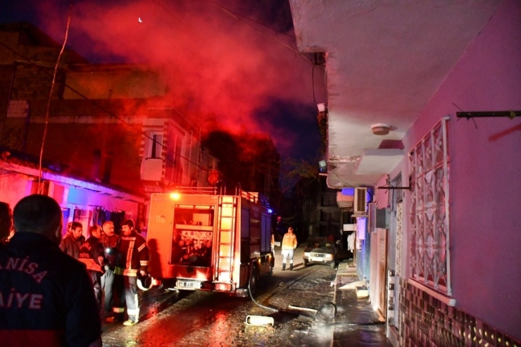 İki Katlı Apartmanda Yangın